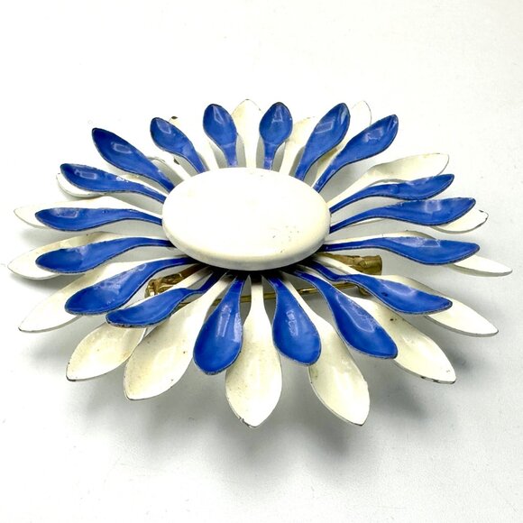 The Sky Dancer — Mod 1960s Enamel Daisy Flower Power Brooch — 2 7/8" — EUC - Picture 4 of 6